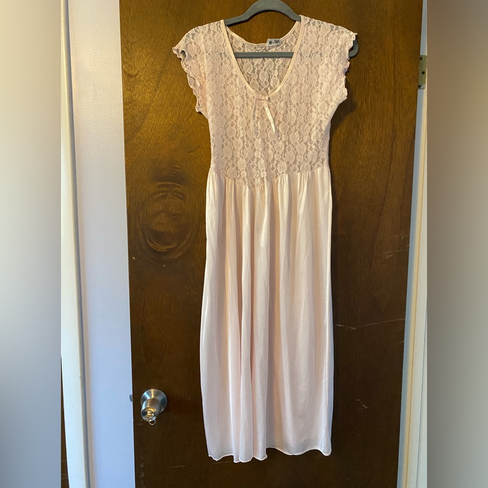 Cinema Etoile Vintage Elegant Light Pink Lace and Satin Lingerie Night Slip